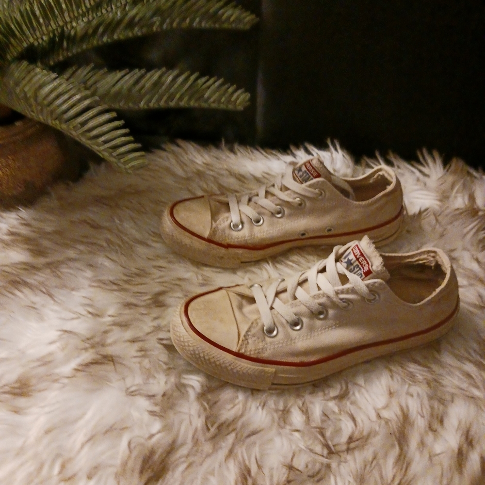 Women's Converse Chuck Taylor Low Sneakers sz 6
